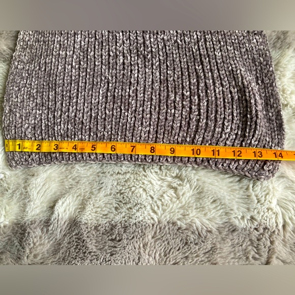 COPY - GAP Grey Chenille Scarf - Picture 4 of 4